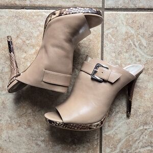 🔥🔥🔥SALE🔥🔥🔥Michael Kors Tan & Snakeskin Mules